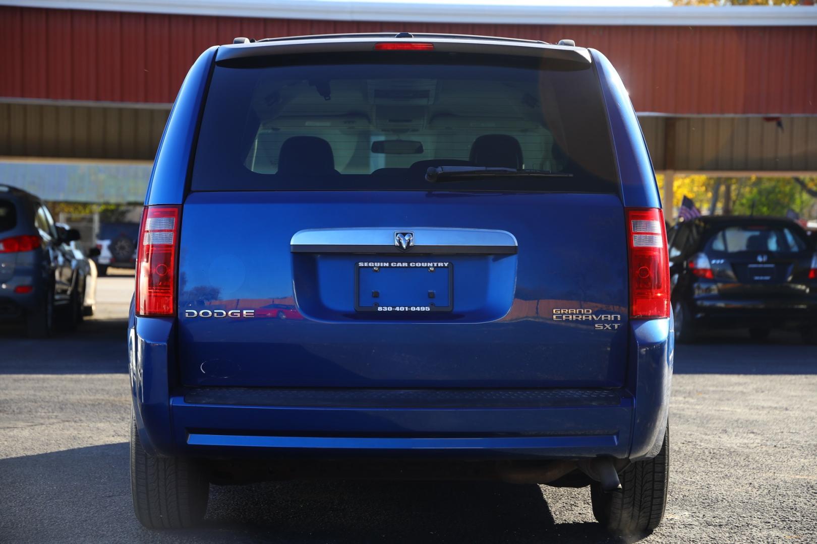 2010 BLUE DODGE GRAND CARAVAN SXT (2D4RN5D1XAR) with an 3.8L V6 OHV 12V engine, 6-SPEED AUTOMATIC transmission, located at 420 E. Kingsbury St., Seguin, TX, 78155, (830) 401-0495, 29.581060, -97.961647 - Photo#5